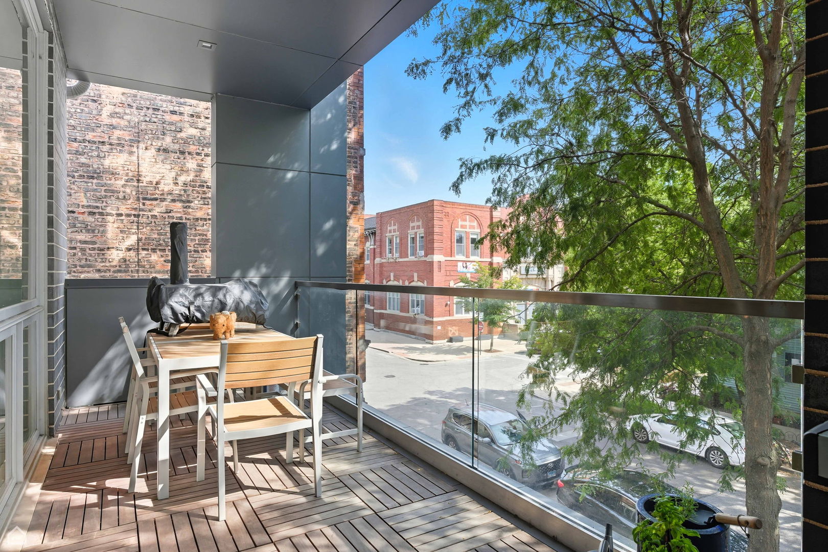 2136 W Lyndale Street Unit: 2