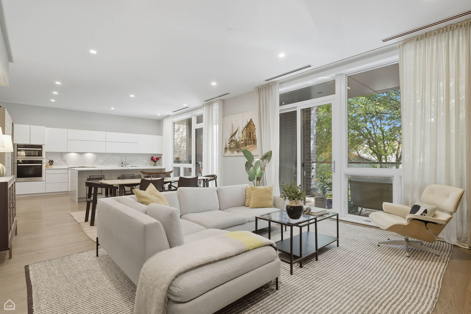 2136 W Lyndale Street Unit: 2