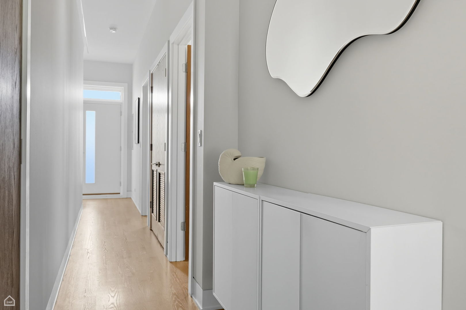 2136 W Lyndale Street Unit: 2