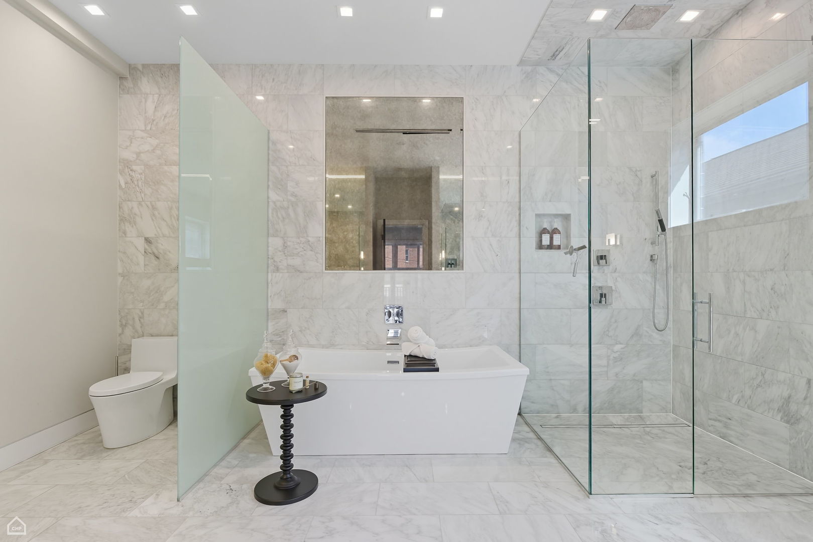 2136 W Lyndale Street Unit: 2