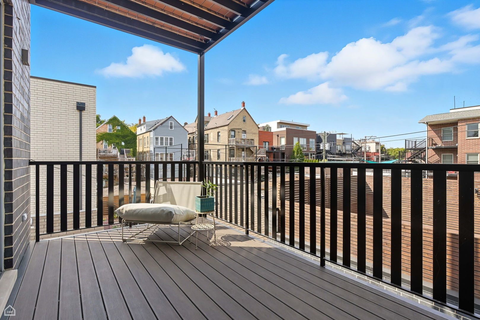 2136 W Lyndale Street Unit: 2