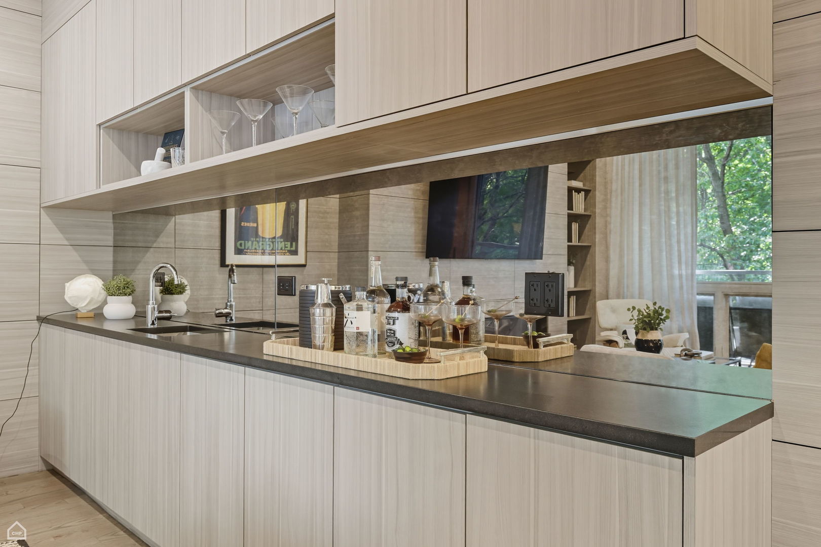 2136 W Lyndale Street Unit: 2