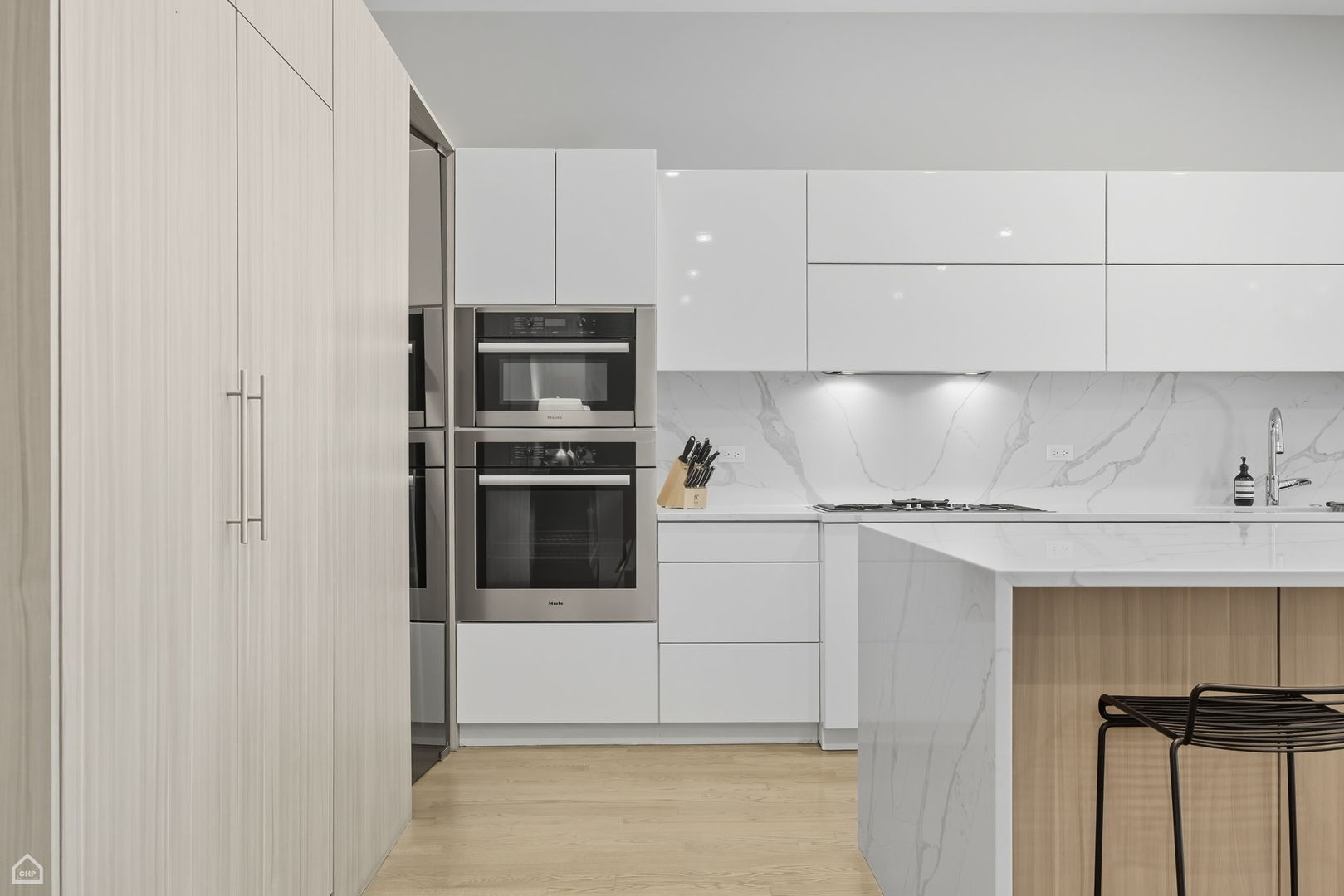 2136 W Lyndale Street Unit: 2