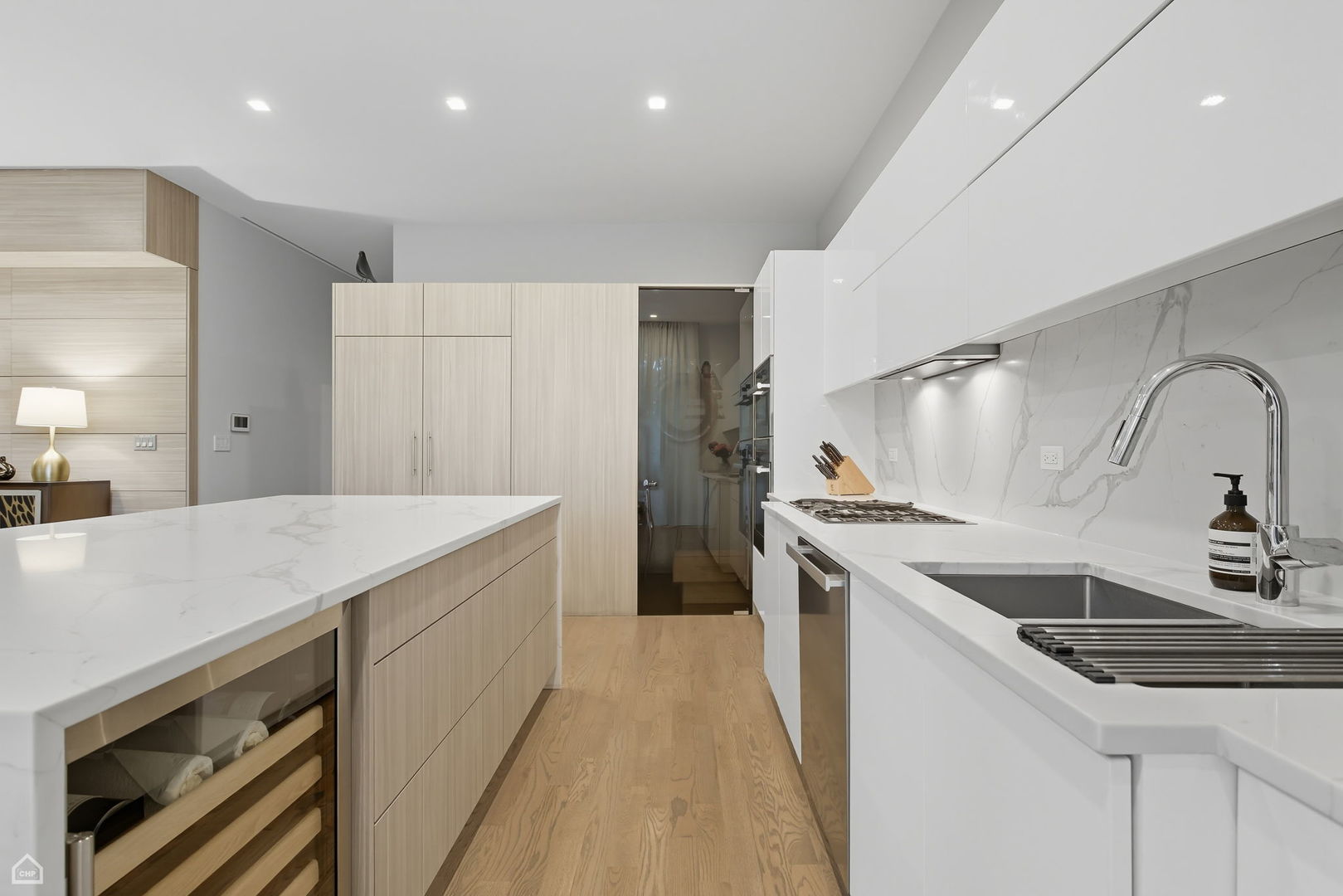 2136 W Lyndale Street Unit: 2
