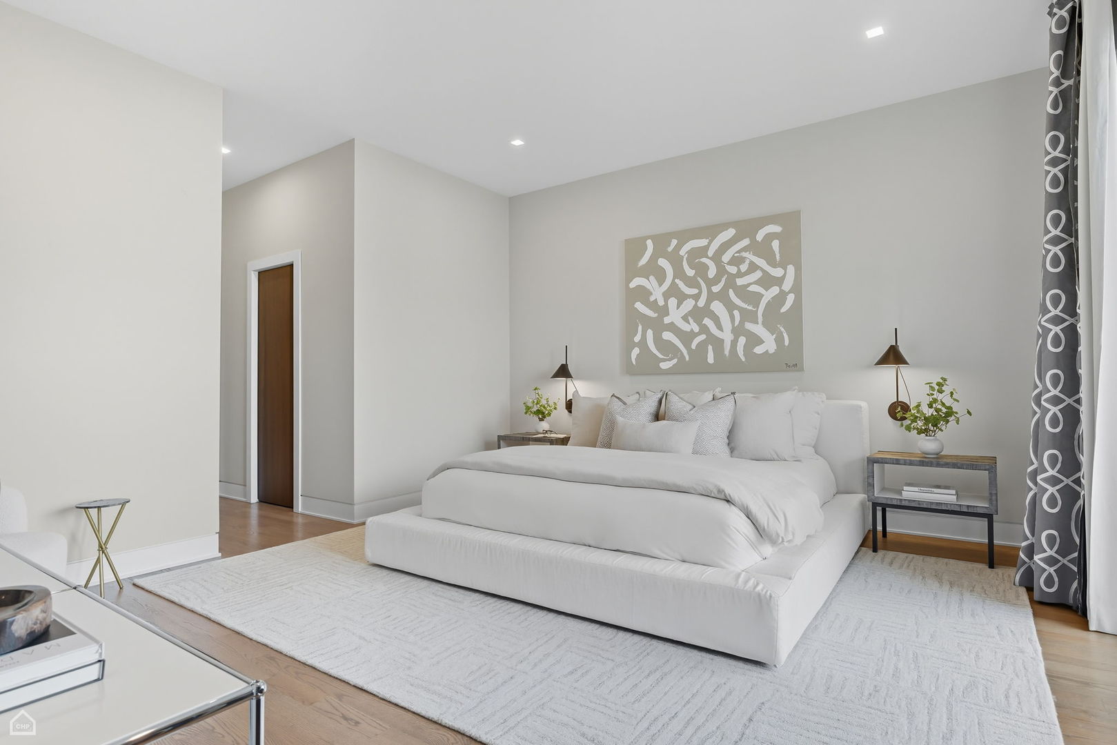2136 W Lyndale Street Unit: 2