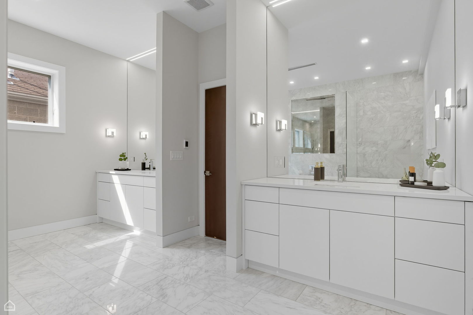 2136 W Lyndale Street Unit: 2