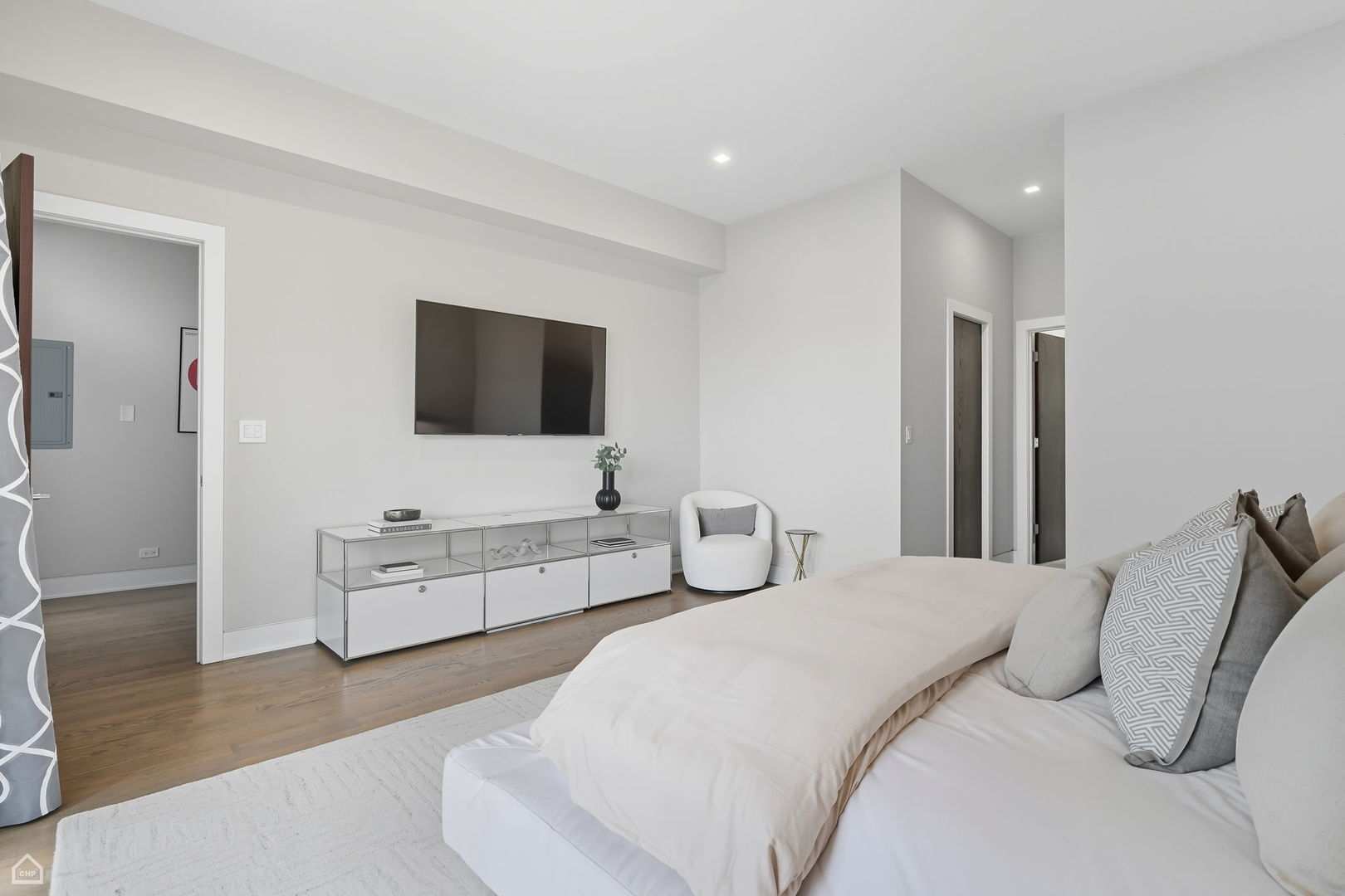 2136 W Lyndale Street Unit: 2