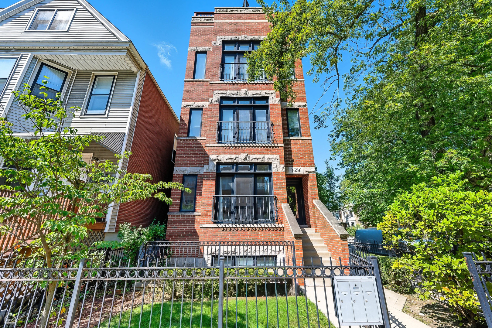 3656 N DAMEN Avenue Unit: 1