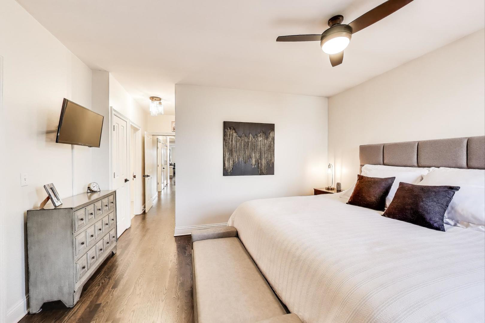 2130 W Division Street Unit: 4W