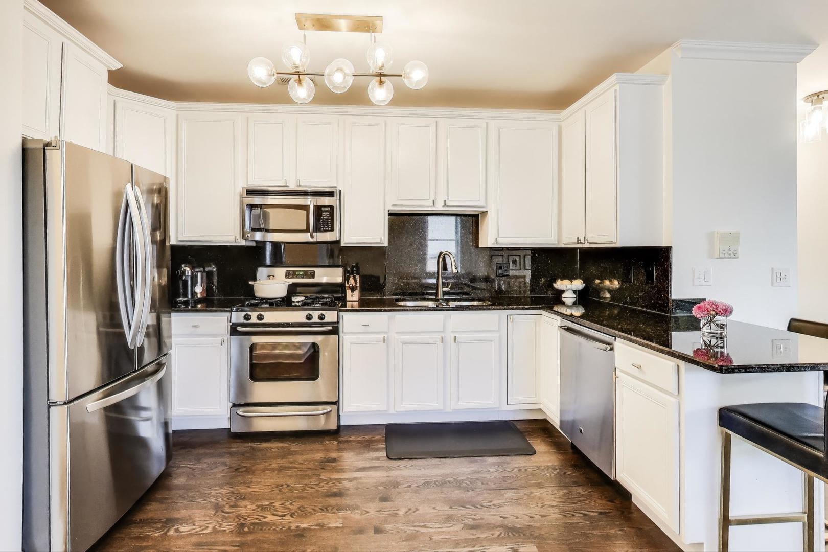 2130 W Division Street Unit: 4W