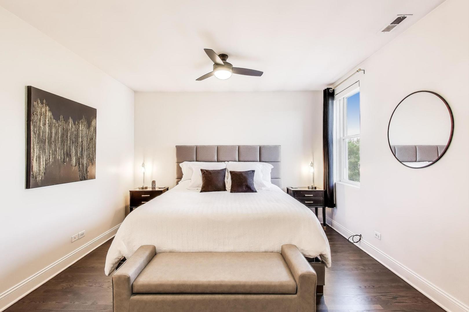 2130 W Division Street Unit: 4W