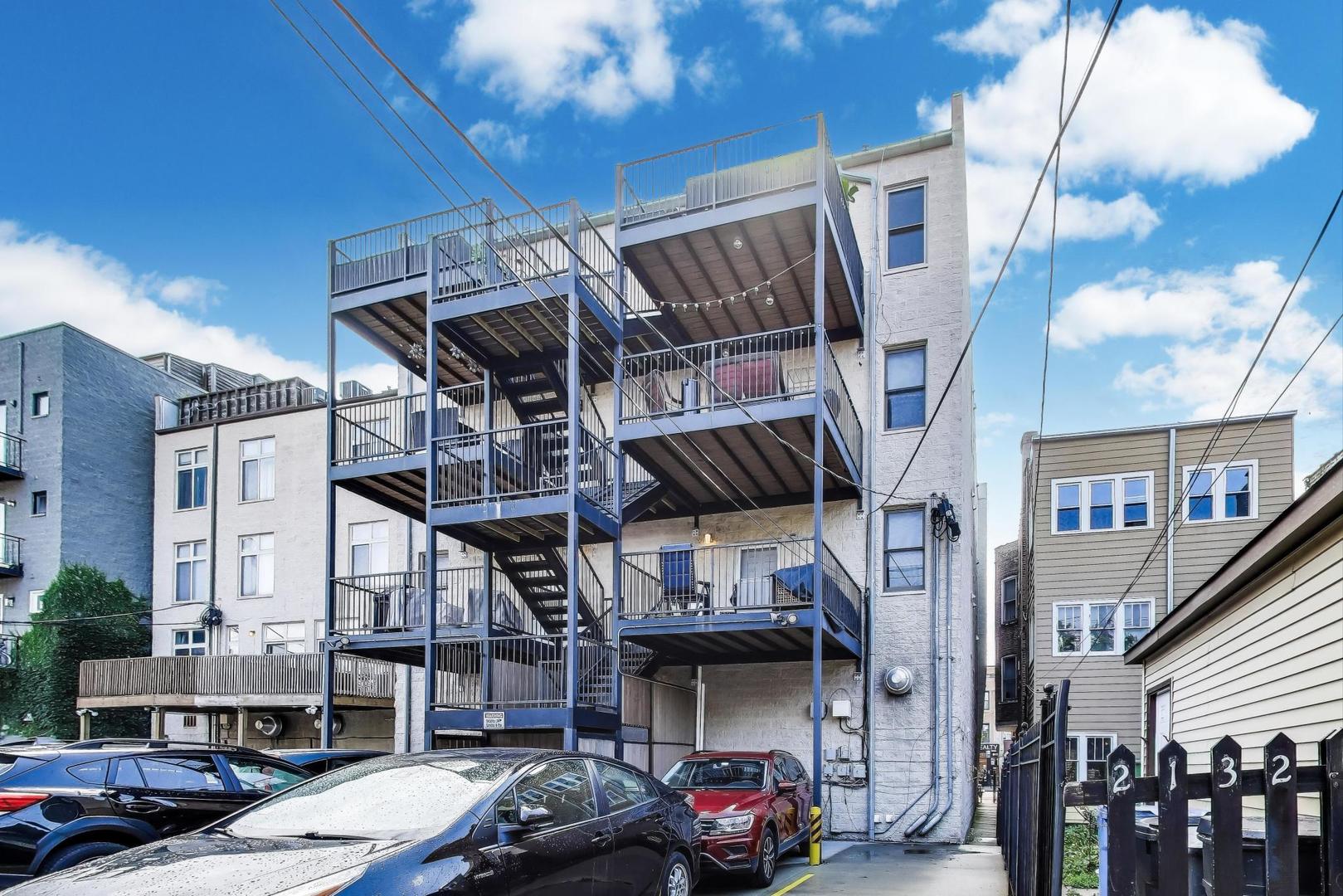 2130 W Division Street Unit: 4W