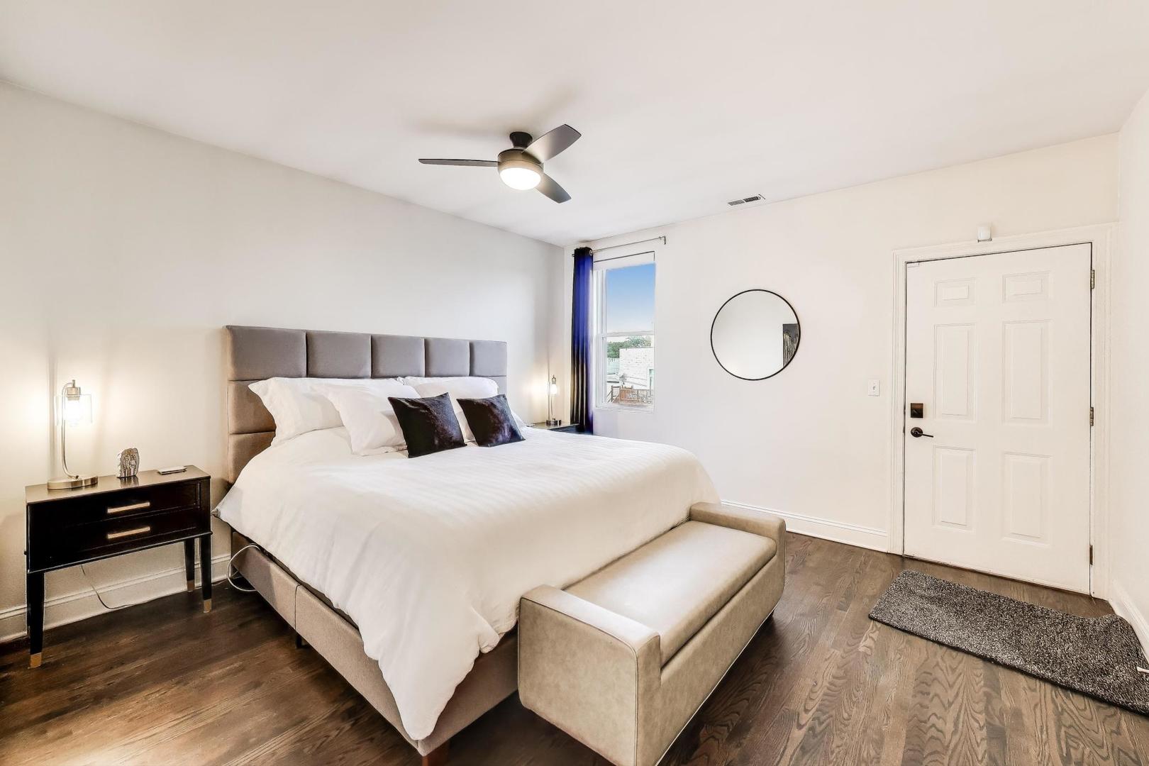 2130 W Division Street Unit: 4W