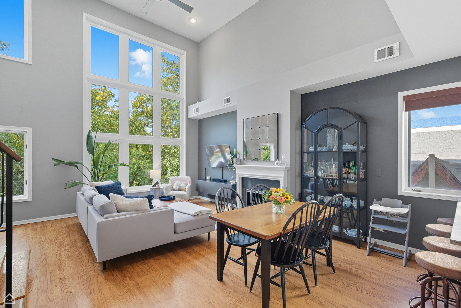 1633 N OAKLEY Avenue Unit: 3