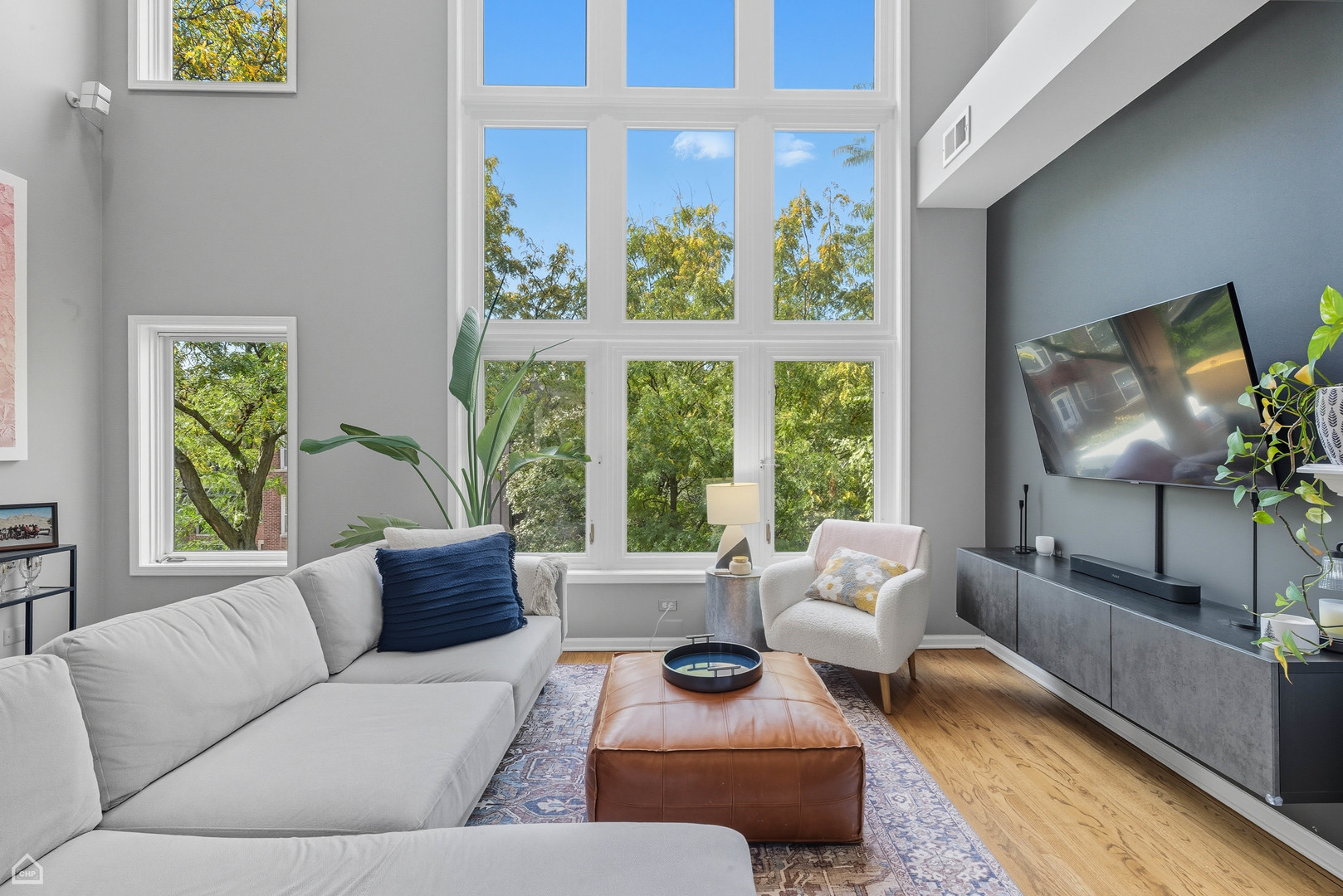 1633 N OAKLEY Avenue Unit: 3