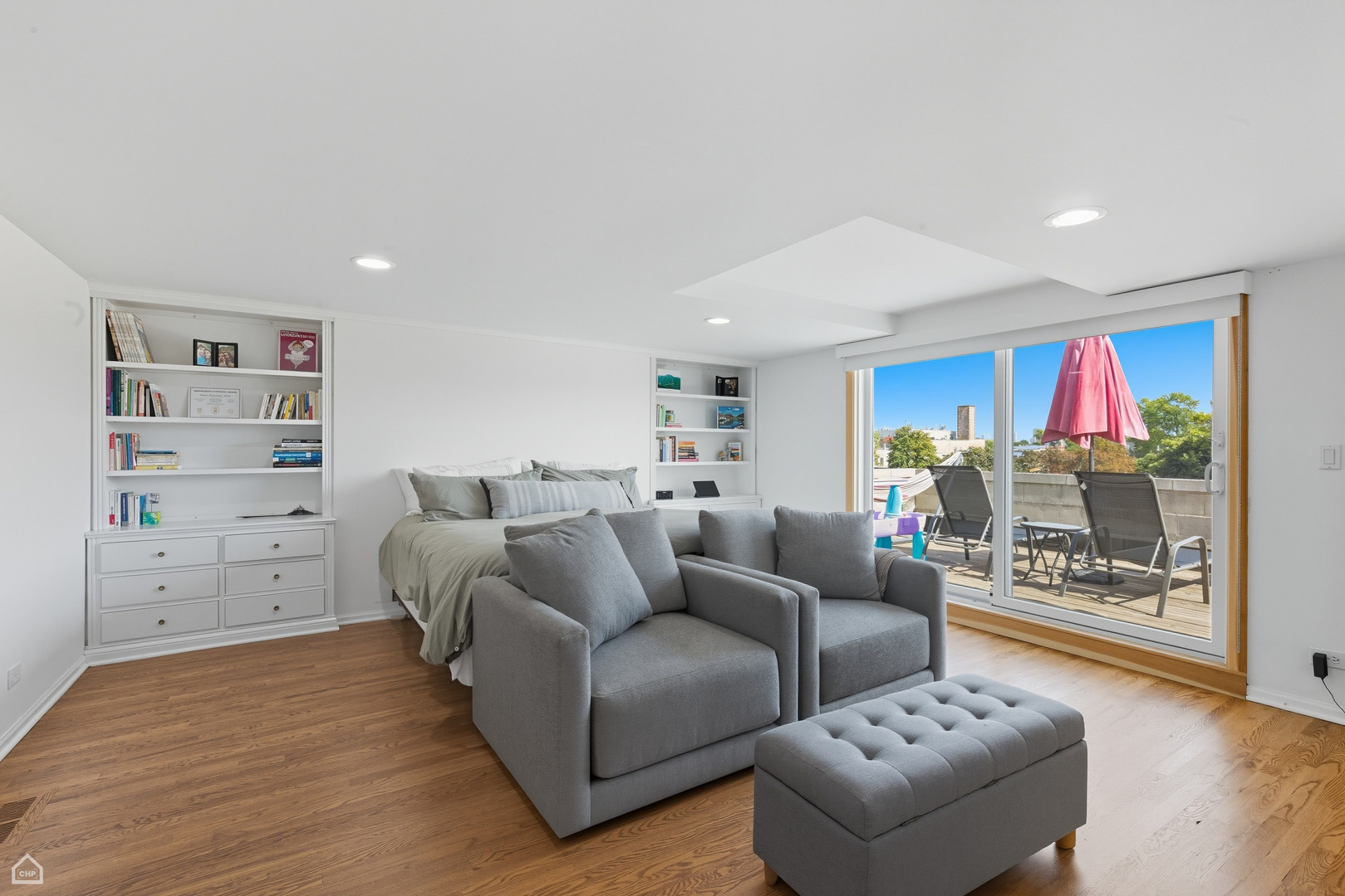 1633 N OAKLEY Avenue Unit: 3