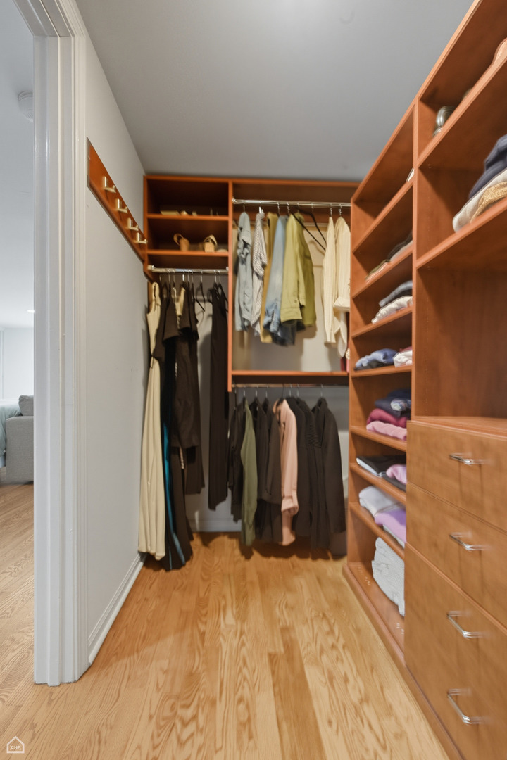 1633 N OAKLEY Avenue Unit: 3