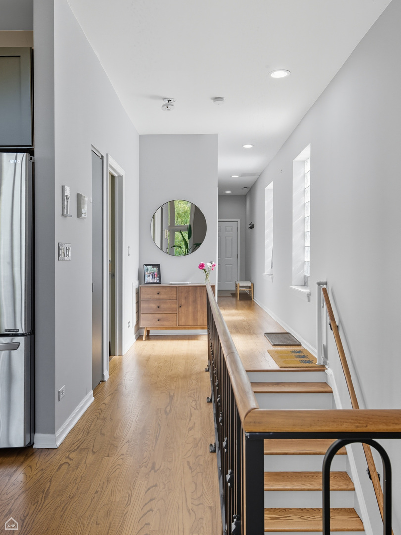1633 N OAKLEY Avenue Unit: 3