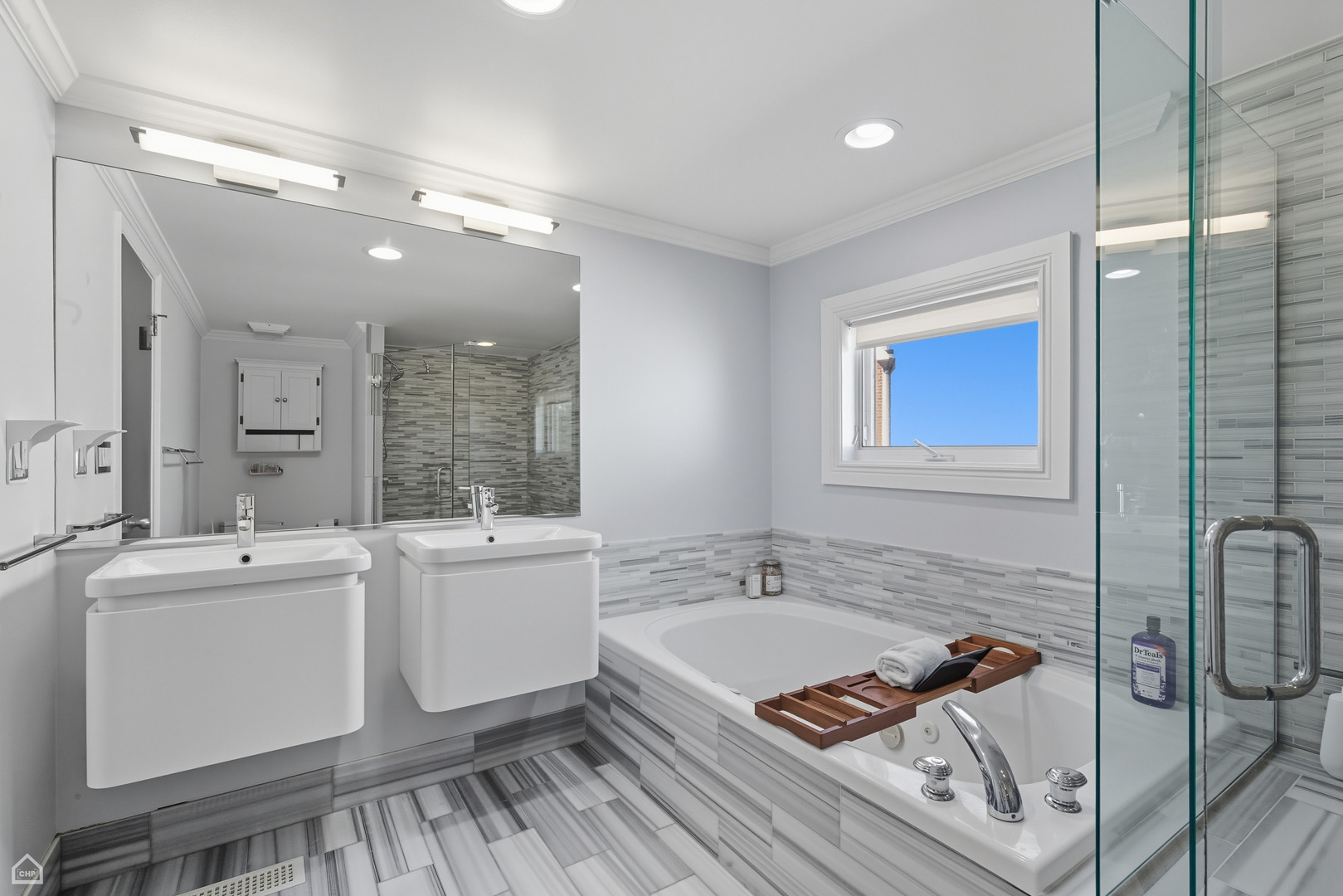 1633 N OAKLEY Avenue Unit: 3