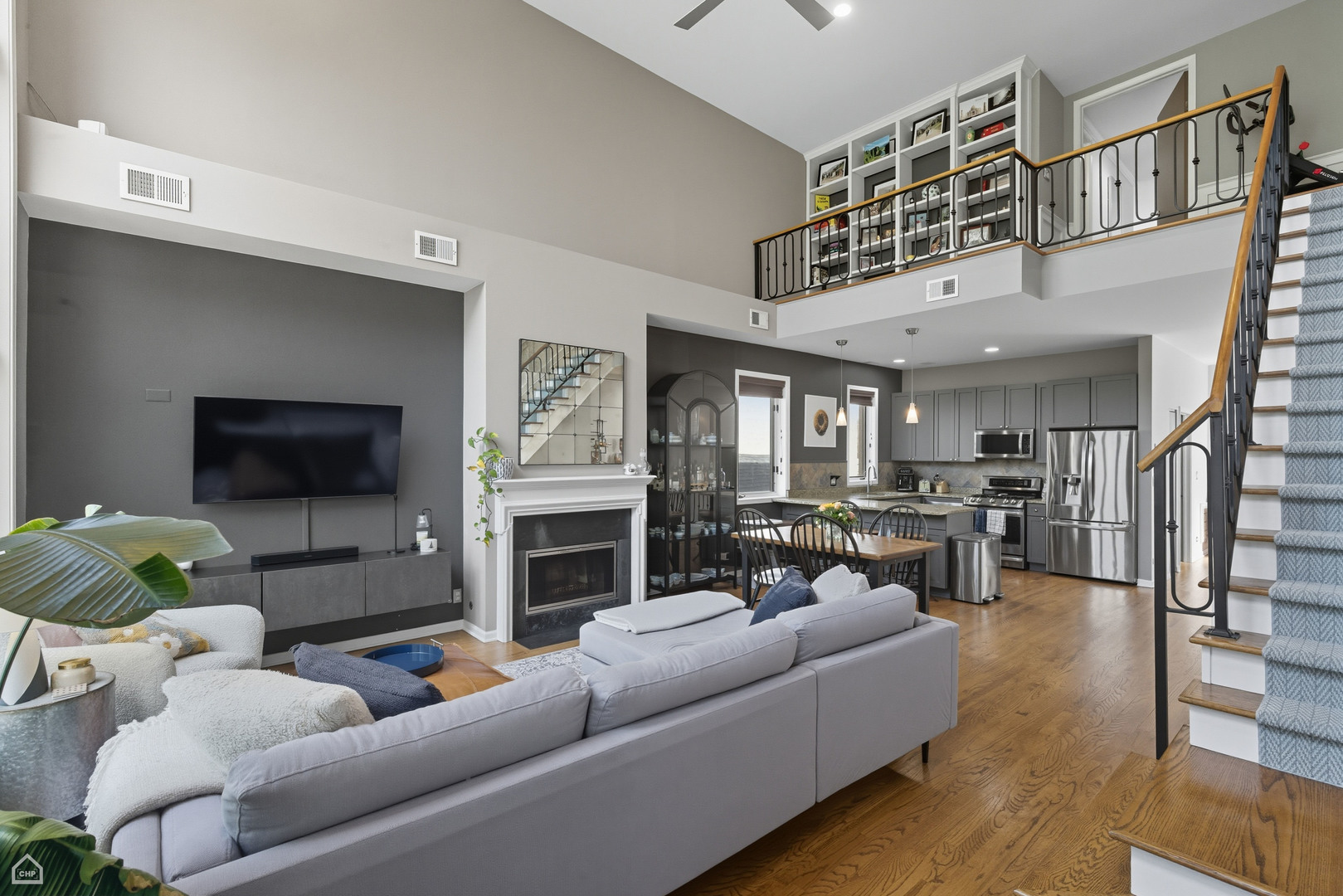 1633 N OAKLEY Avenue Unit: 3