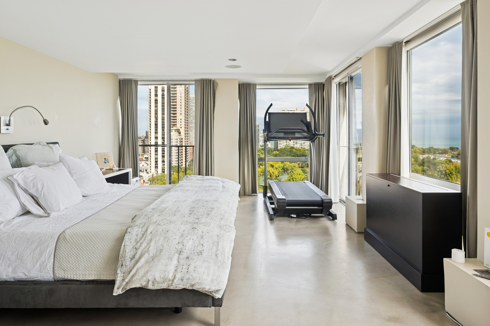 345 W Fullerton Parkway Unit: 1801