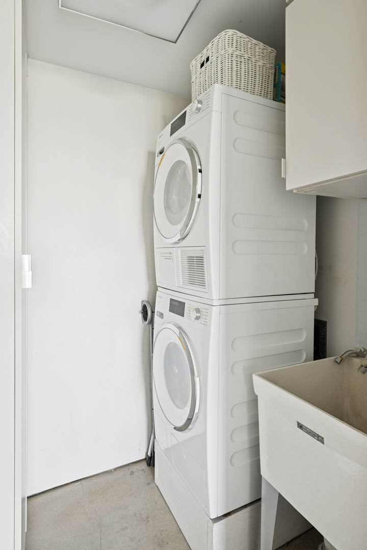 345 W Fullerton Parkway Unit: 1801