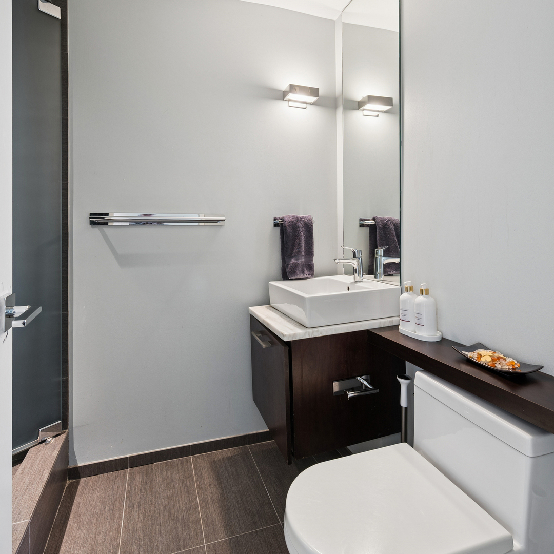 345 W Fullerton Parkway Unit: 1801