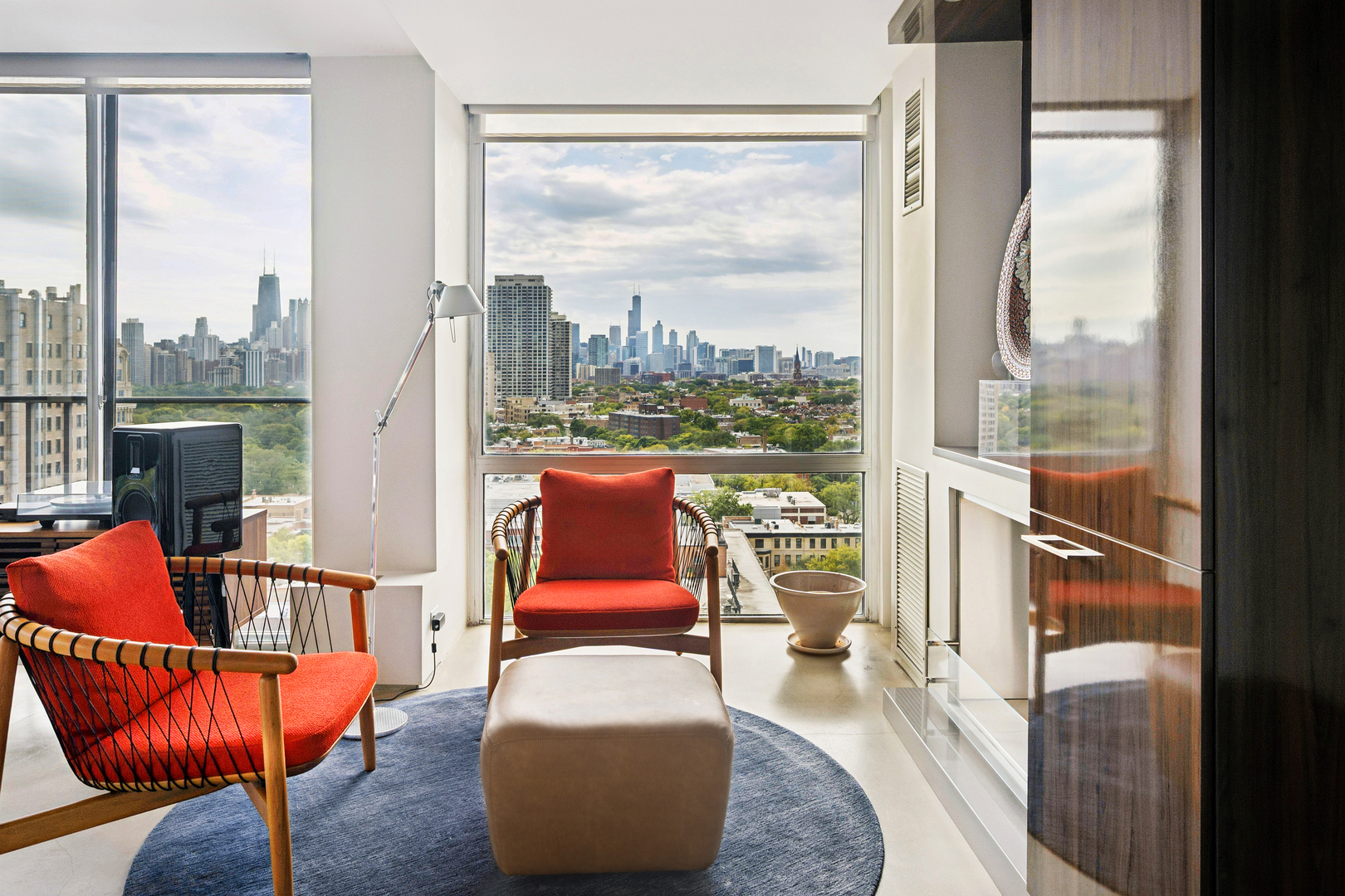 345 W Fullerton Parkway Unit: 1801