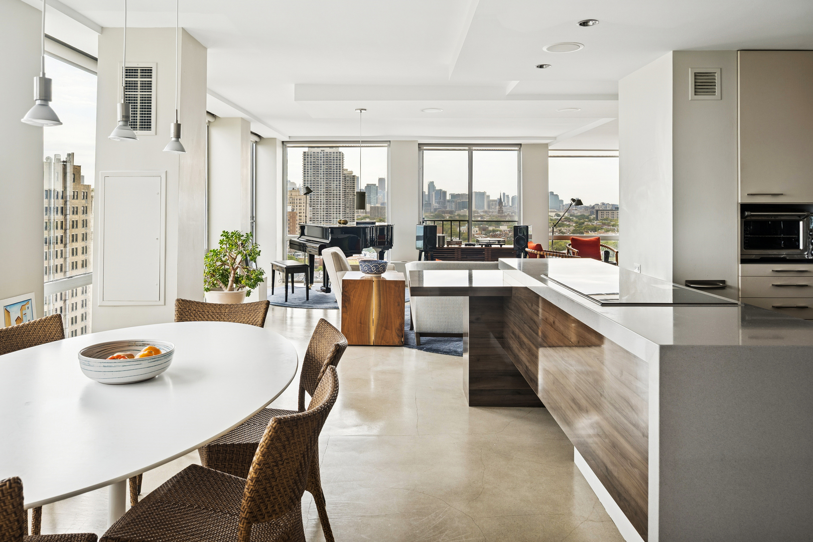 345 W Fullerton Parkway Unit: 1801