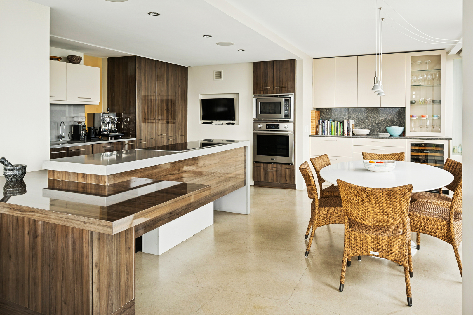 345 W Fullerton Parkway Unit: 1801