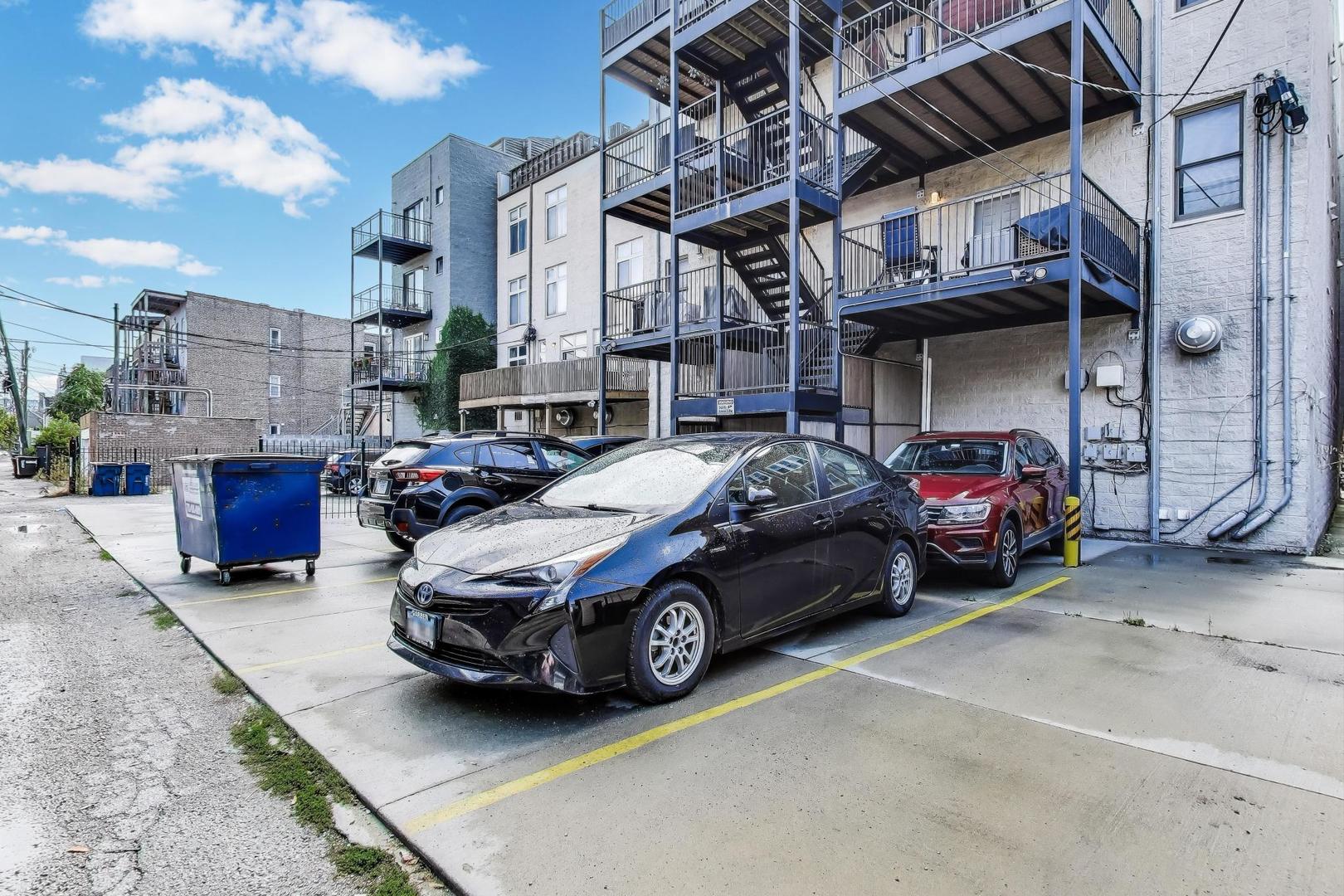 2130 W Division Street Unit: 4W