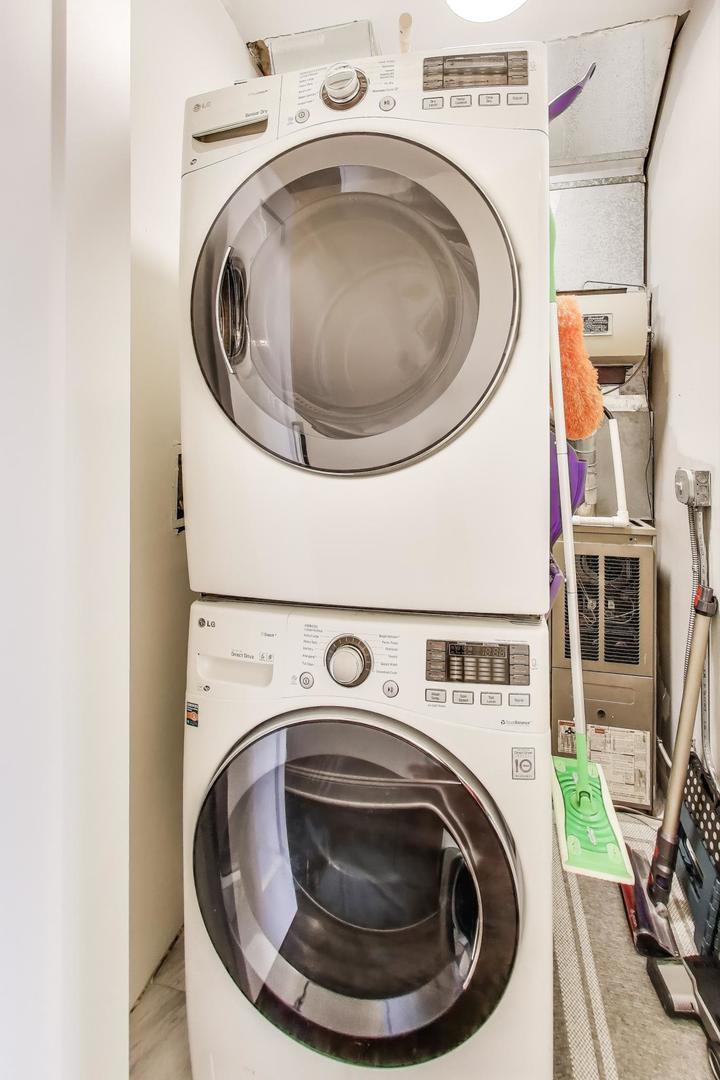 2130 W Division Street Unit: 4W