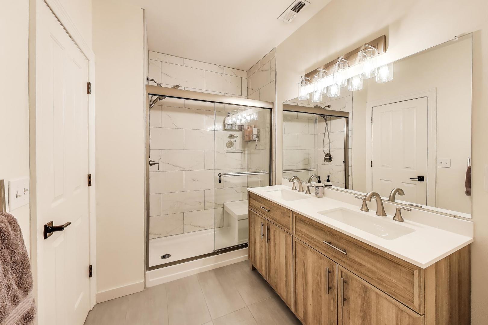 2130 W Division Street Unit: 4W