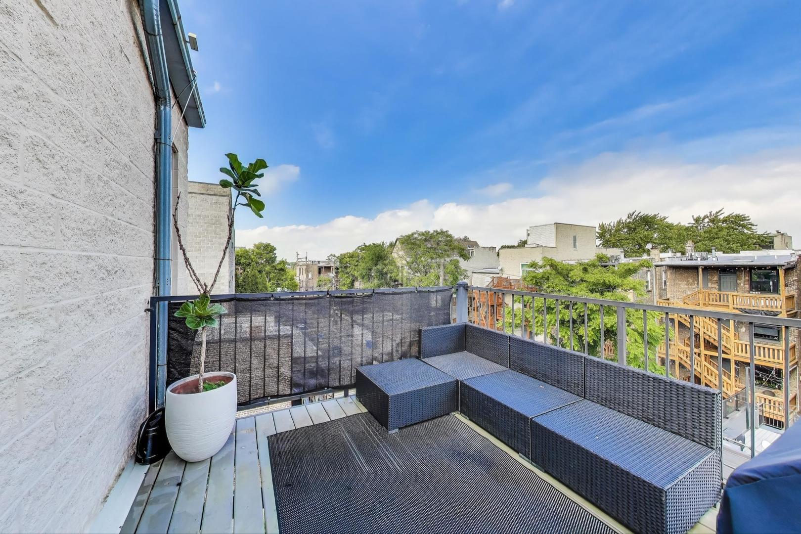 2130 W Division Street Unit: 4W