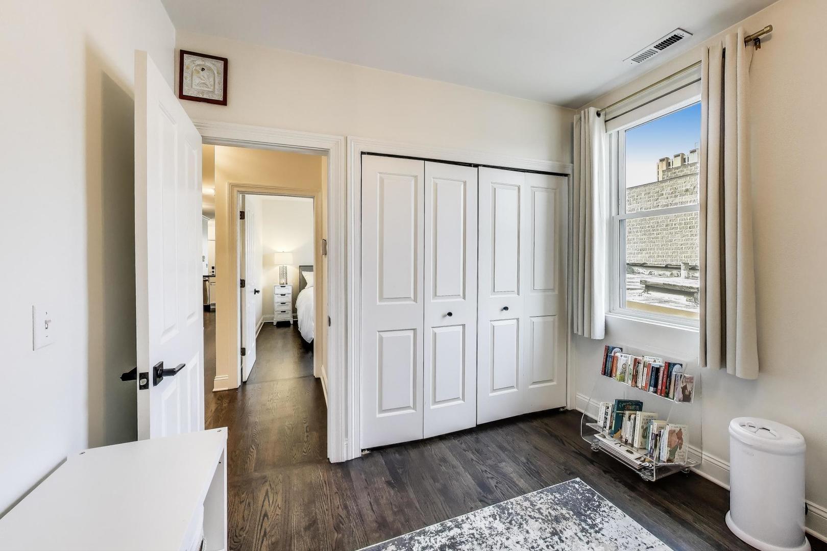 2130 W Division Street Unit: 4W