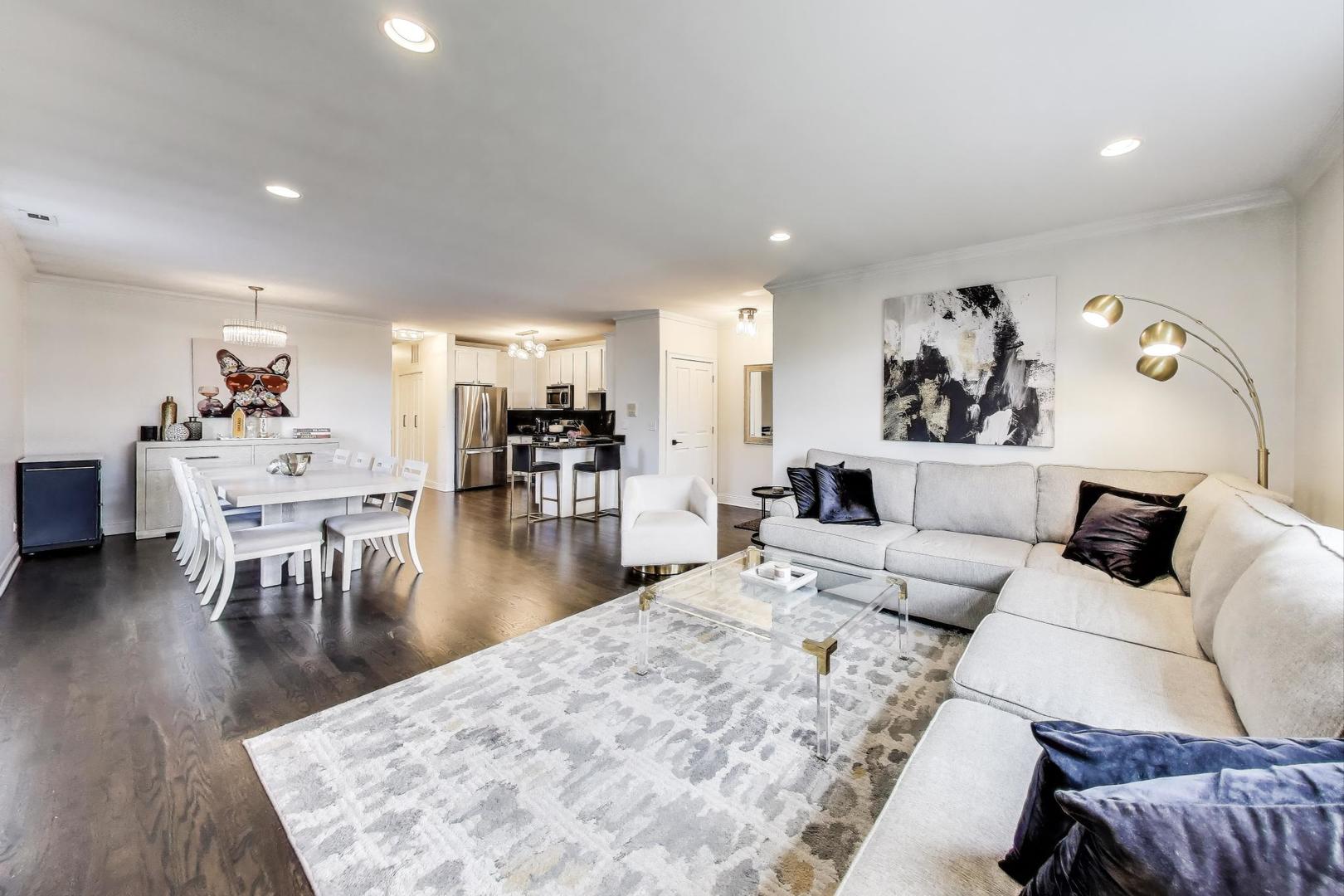 2130 W Division Street Unit: 4W
