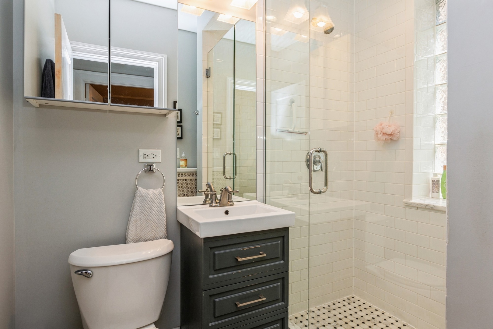 548 W Fullerton Parkway