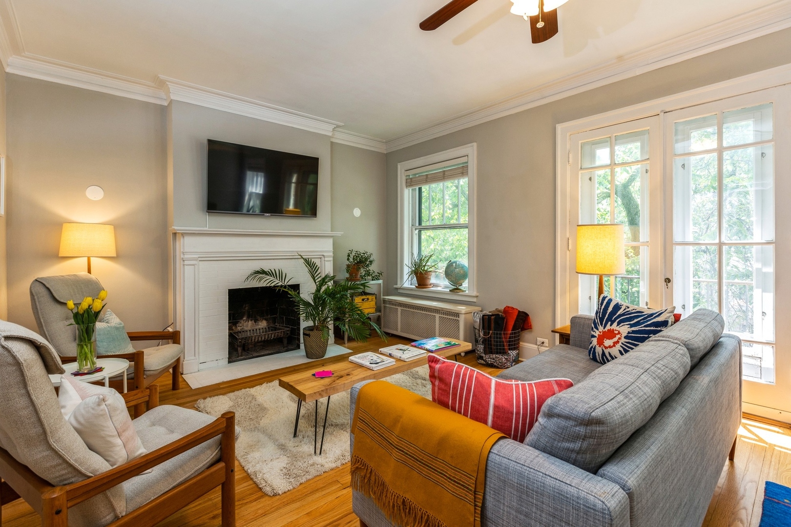 548 W Fullerton Parkway