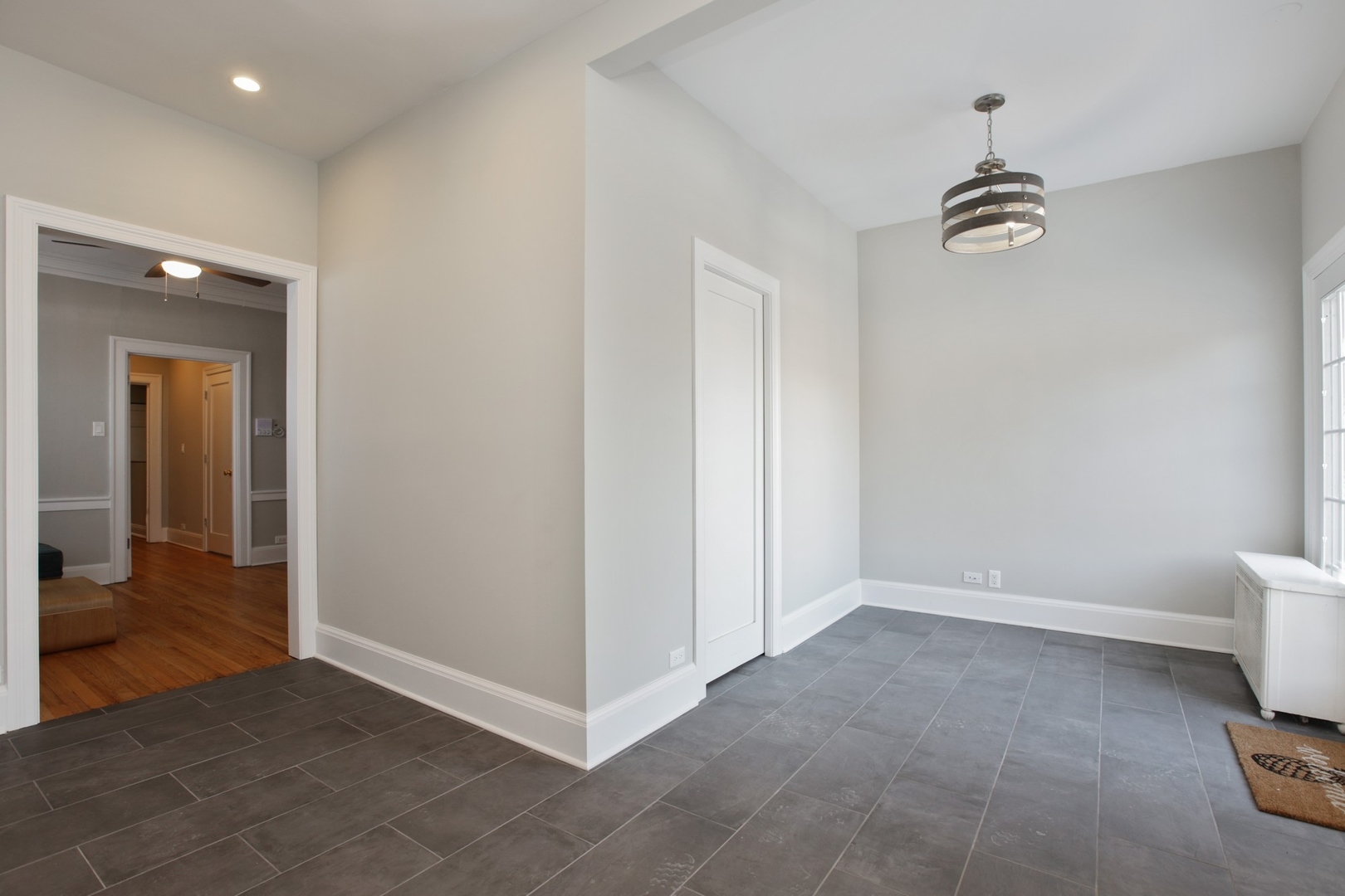 548 W Fullerton Parkway