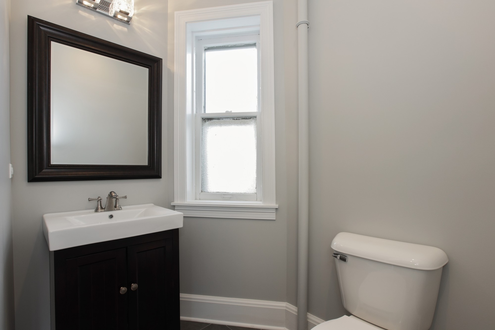 548 W Fullerton Parkway