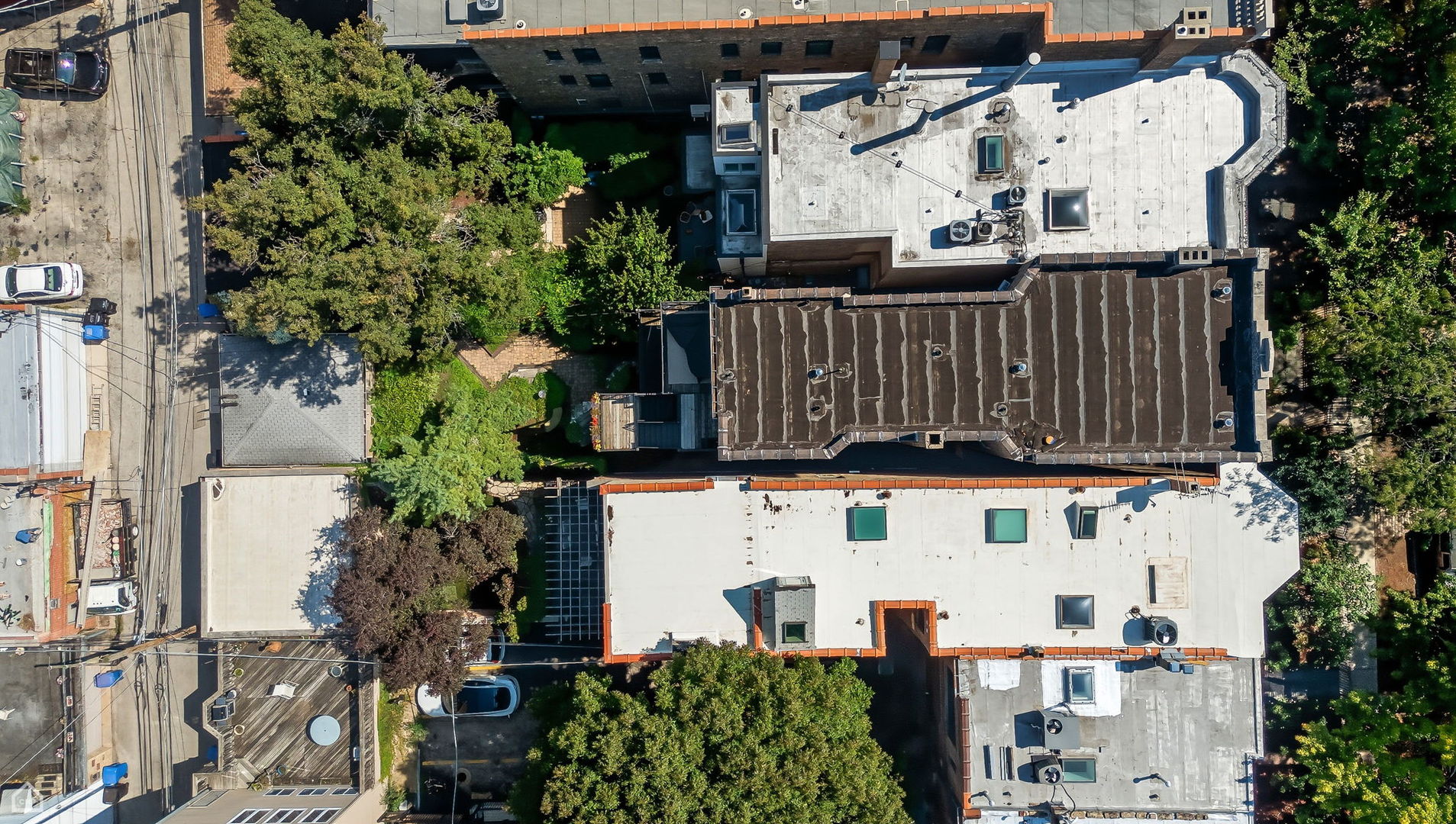 548 W Fullerton Parkway