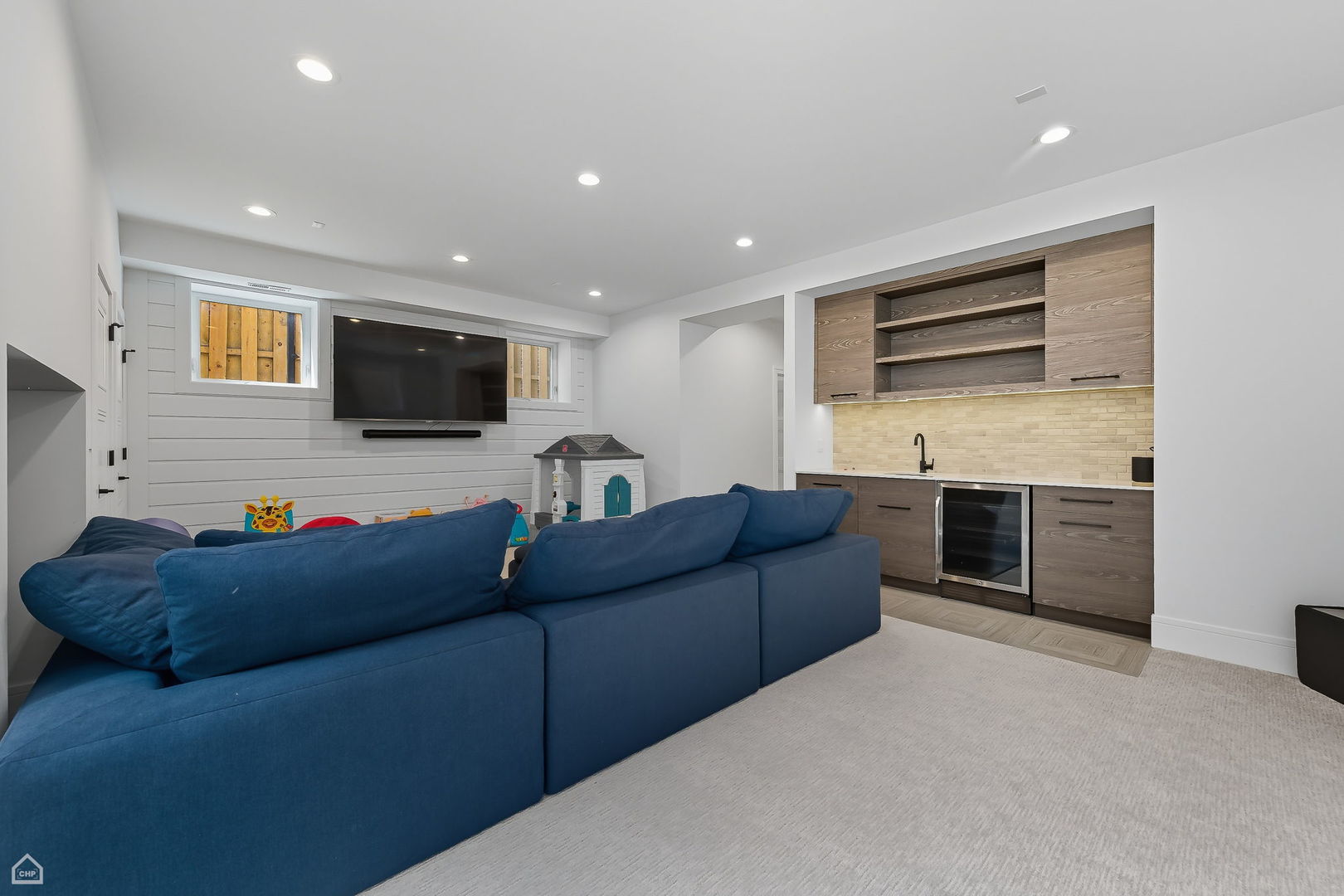 2421 W Belden Avenue