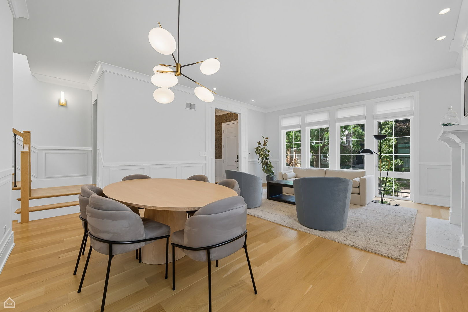 2421 W Belden Avenue