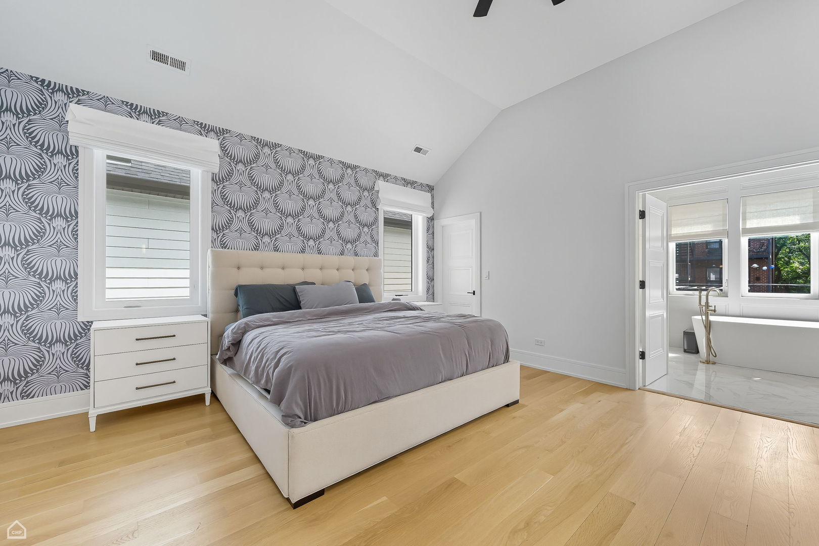 2421 W Belden Avenue