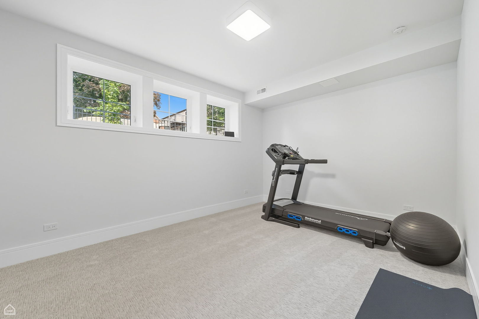 2421 W Belden Avenue