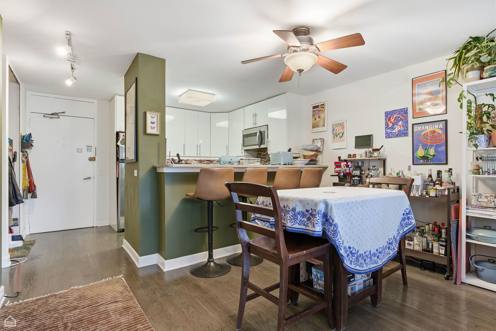 1555 N Sandburg Terrace Unit: 217K