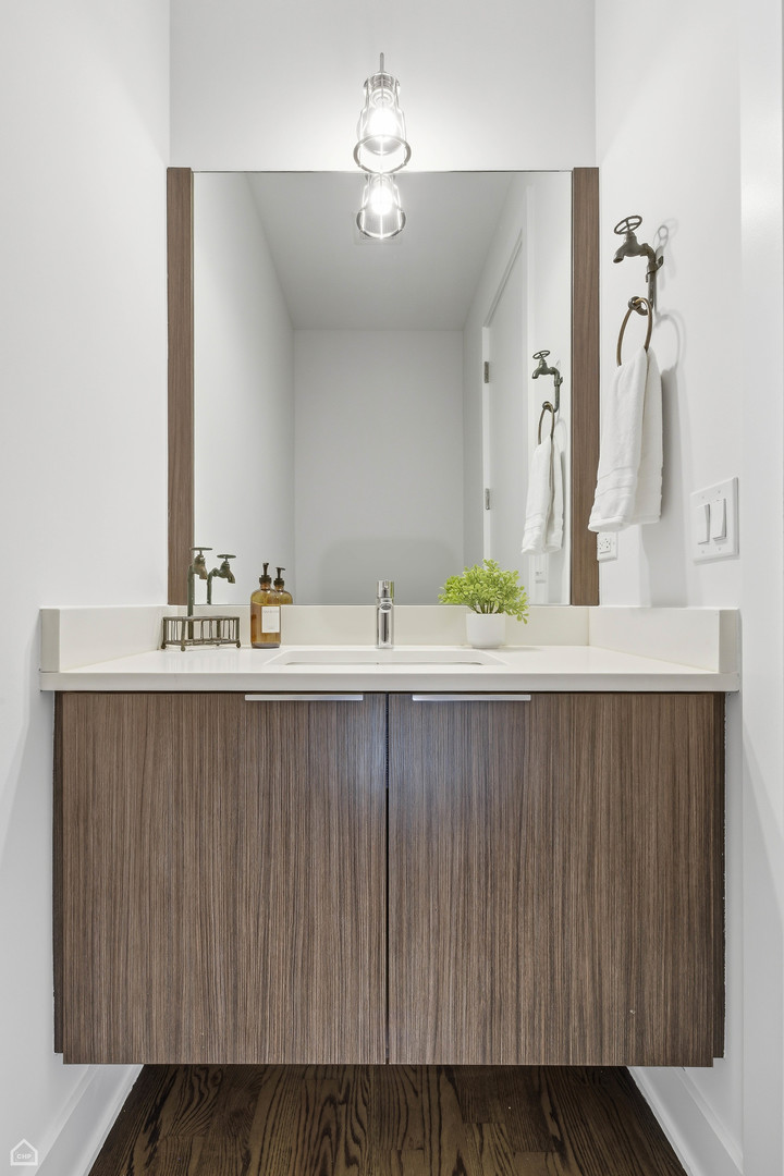 925 N Hermitage Avenue Unit: 1