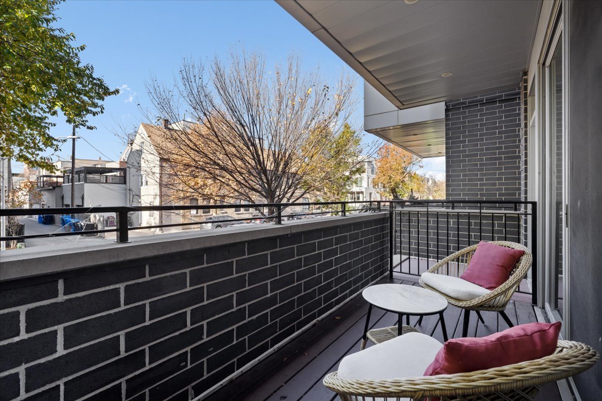 925 N Hermitage Avenue Unit: 1