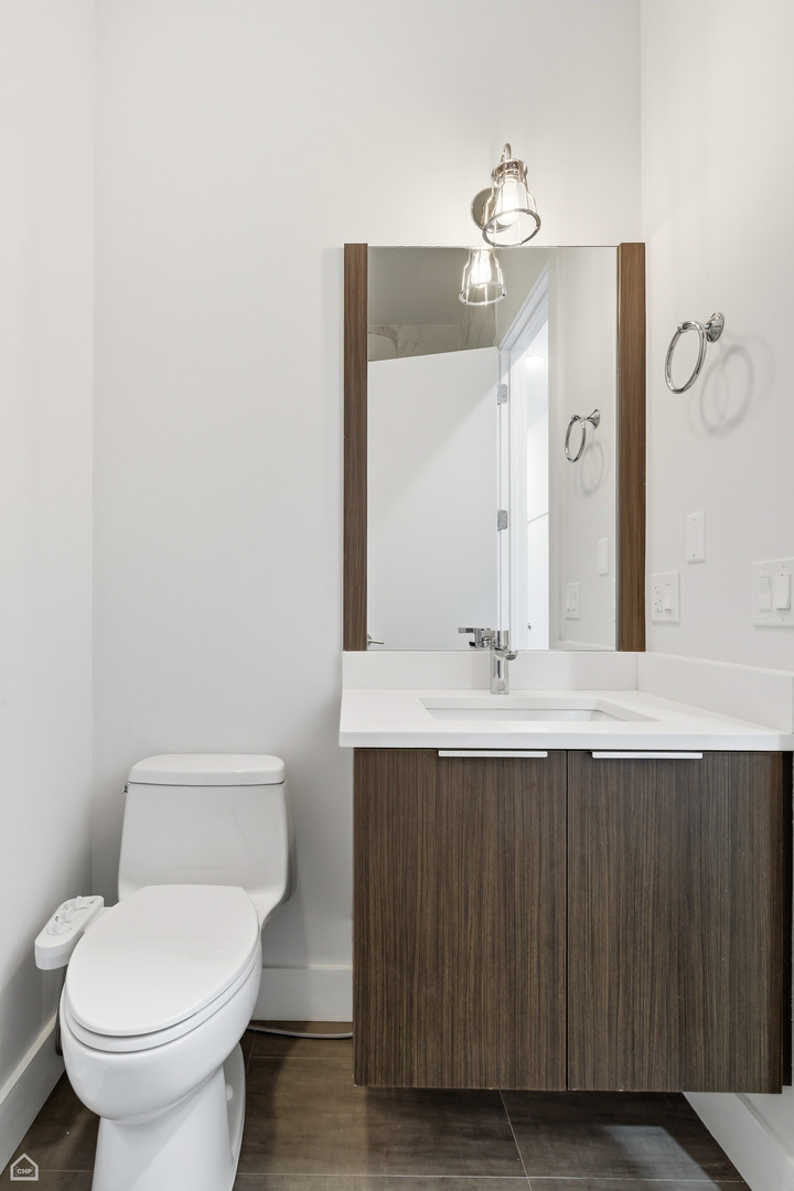 925 N Hermitage Avenue Unit: 1