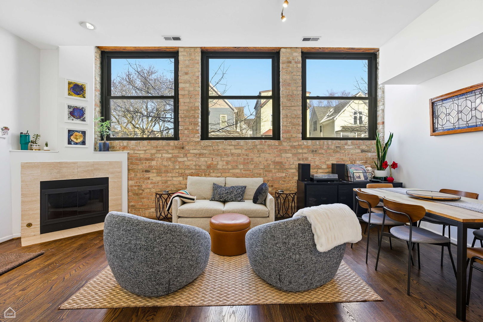 3057 N Clifton Avenue Unit: 2